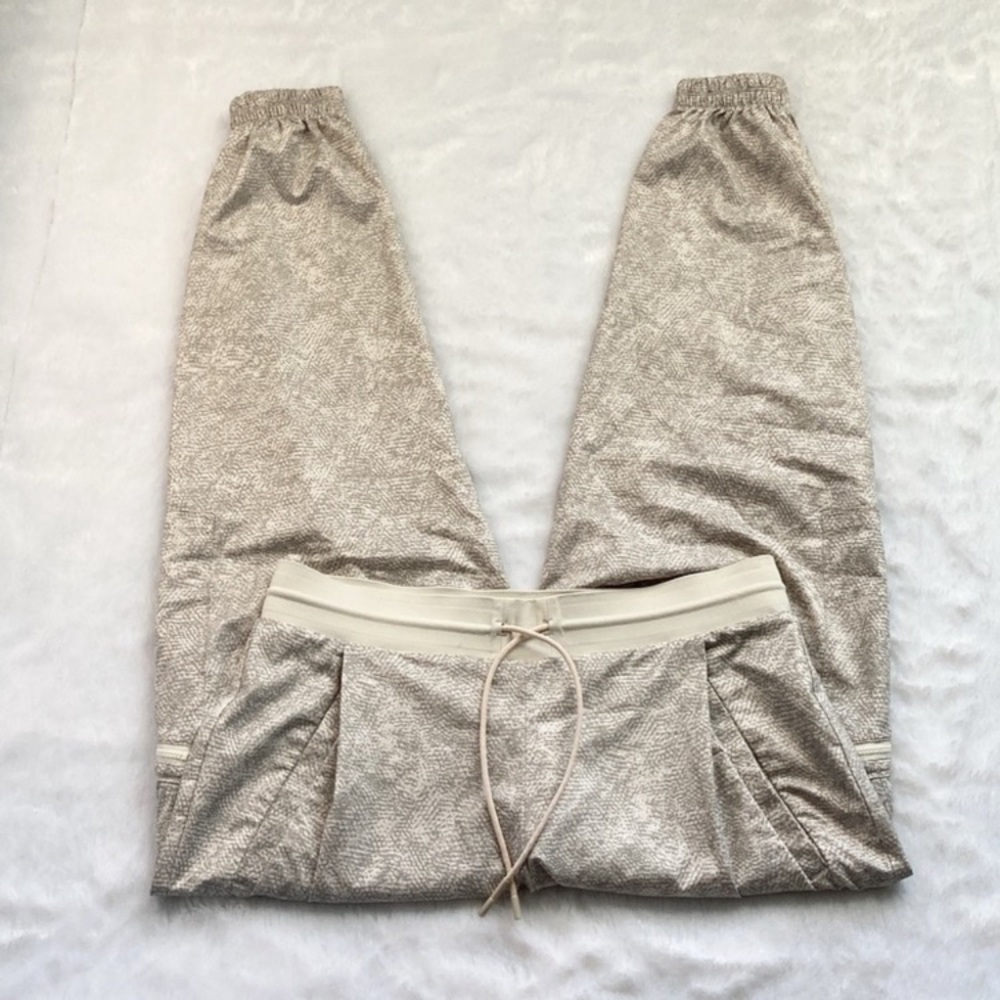 Athleta Venture Printed Pant Tan and Cream Joggers, size 10 - Picture 2 of 7